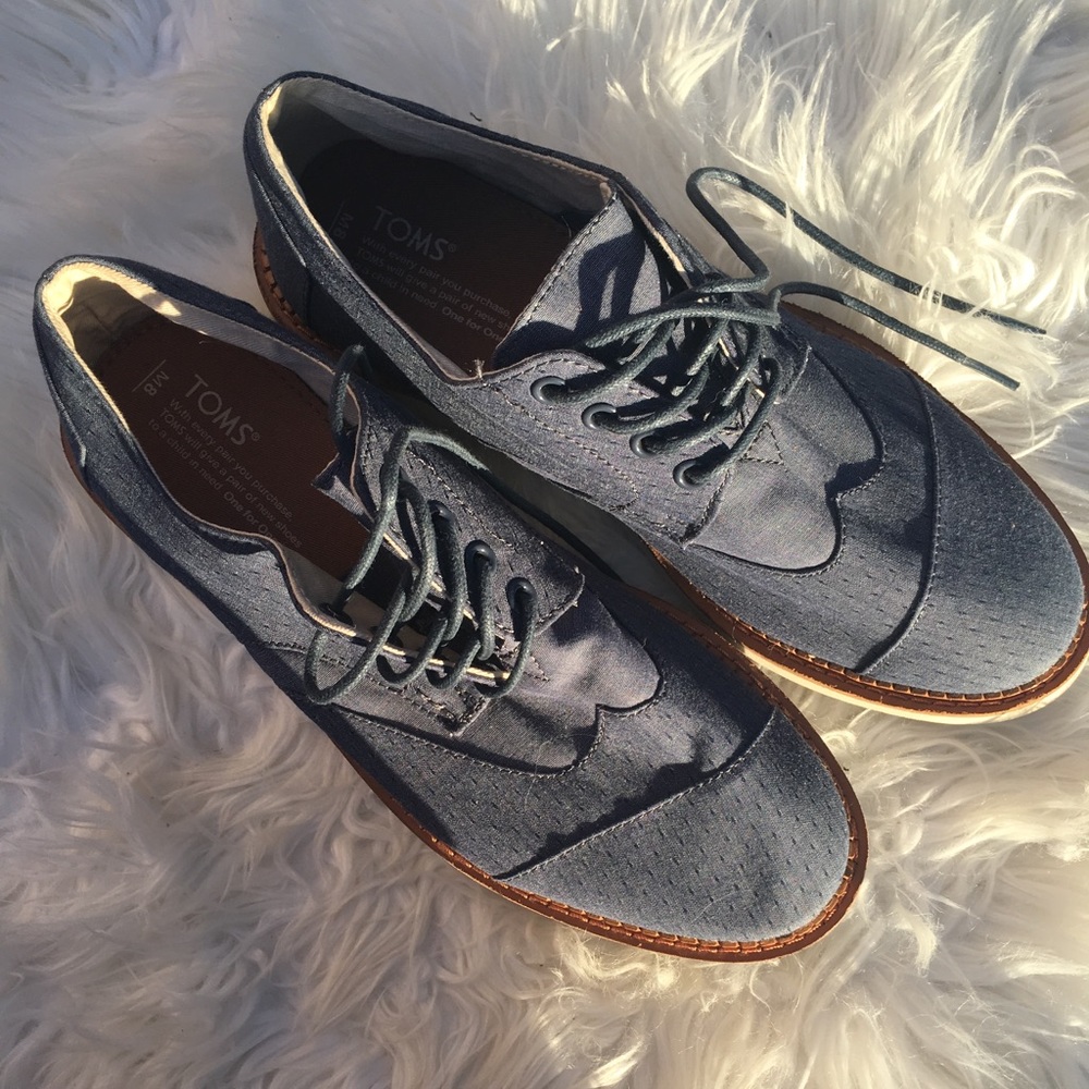 NEW toms blue chambray men's brogues